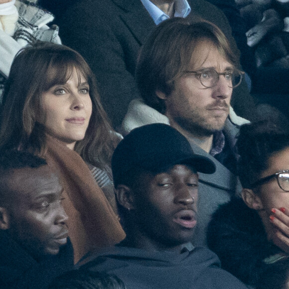 Mathieu Vergne et sa femme Ophélie Meunier dans les tribunes lors du match de Ligue 1 opposant le Paris Saint-Germain à l'AS Monaco au Parc des Princes à Paris, France, le 12 janvier 2020. Le PSG fait match nul face à l'AS Monaco (3-3).