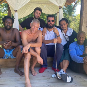 Mouloud Achour entouré de Vincent Cassel, Ladj Ly, Kim Chapiron, Oxmo Puccino et Romain Gavras pour son anniversaire - Instagram, 7 août 2020