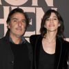 Yvan Attal et sa compagne Charlotte Gainsbourg - Avant-première du film "Mon chien stupide" au cinéma UGC Normandie à Paris, le 22 octobre 2019. © Coadic Guirec/Bestimage