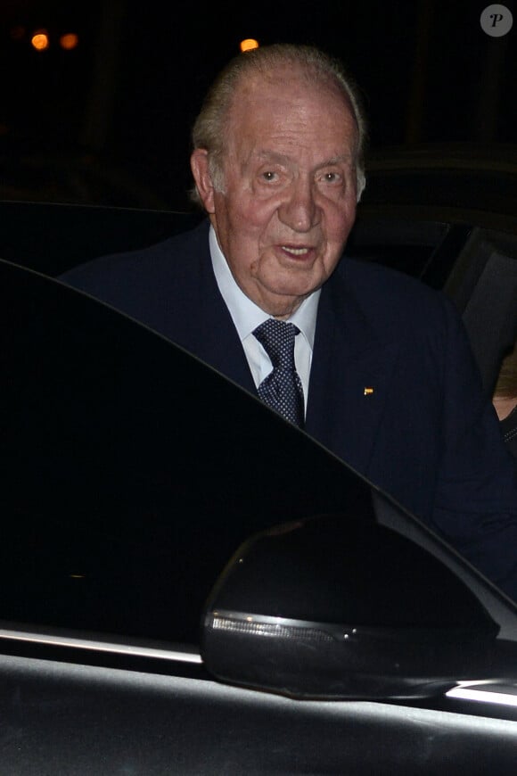 Info - l'ex-roi Juan Carlos visé par une enquête pour corruption, il quitte l'Espagne - Le roi Juan Carlos d'Espagne à son arrivée aux obsèques de l'homme d'affaires mexicain Placido Arango à Madrid. Le 17 février 2020