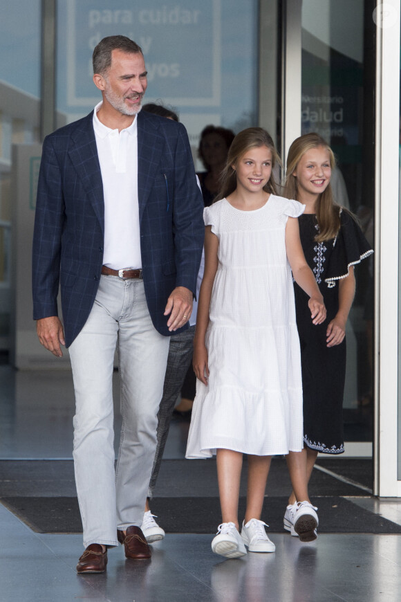 Le roi Felipe VI d'Espagne, la reine Letizia d'Espagne, la princesse Leonor et la princesse Sofia d'Espagne - La famille royale d'Espagne est allée rendre visite au roi Juan Carlos Ier à l'hôpital Quiron à Madrid, le 27 août 2019.