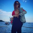 Emilie Nef Naf pose sur Instagram, sur un bateau, le 9 août 2020