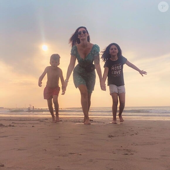 Emilie Nef Naf avec ses enfans Menzo et Maëlla, le 1er août 2020