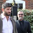George Michael quitte son domicile avec son petit-ami Fadi Fawaz à Londres