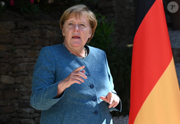 Le président français Emmanuel Macron et son épouse Brigitte Macron accueillent la chancelière allemande Angela Merkel au Fort de Brégançon, à Bormes-les-Mimosas, dans le sud-est de la France, le 20 août 2020. © Christophe Simon / Pool / Bestimage