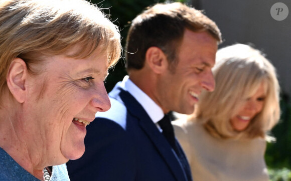 Le président français Emmanuel Macron et son épouse Brigitte Macron accueillent la chancelière allemande Angela Merkel au Fort de Brégançon, à Bormes-les-Mimosas, dans le sud-est de la France, le 20 août 2020. © Christophe Simon / Pool / Bestimage