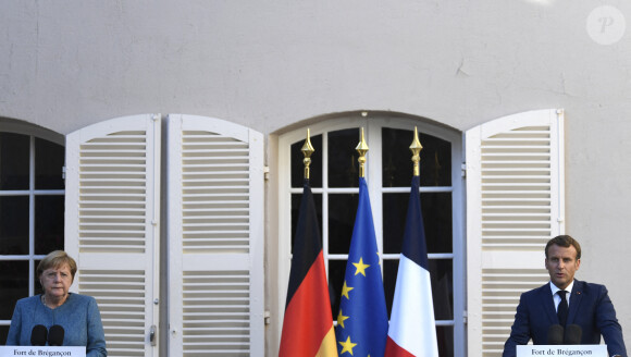 Angela Merkel, Chancelière fédérale, le Président Emmanuel Macron - Conférence de presse au Fort de Brégançon, à Bormes-les-Mimosas, dans le sud-est de la France, le 20 août 2020. Le président français a rencontré la chancelière allemande pour tenter de renforcer la compréhension franco-allemande sur les nombreux enjeux européens et internationaux. © Christophe Simon / Pool / Bestimage