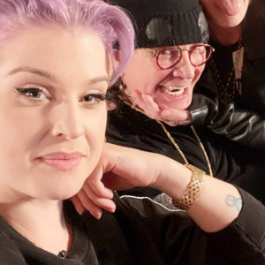 Kelly Osbourne et ses parents, Ozzy et Sharon Osbourne. Avril 2020.
