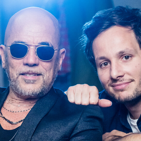 Pascal Obispo et Vianney - Backstage artistes avant le direct de l'émission "Tous ensemble pour la musique" pour la fête de la musique 2020 à l'AccorHotels Arena à Paris le 19 juin 2020. © Cyril Moreau / Veeren Ramsamy / Bestimage