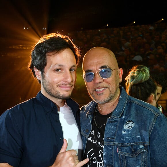 Pascal Obispo et Vianney - Backstage artistes - Direct de l'émission "Tous ensemble pour la musique" pour la fête de la musique 2020 à l'AccorHotels Arena à Paris le 19 juin 2020. © Cyril Moreau / Veeren Ramsamy / Bestimage