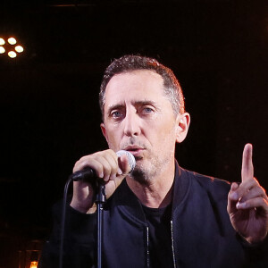 Gad Elmaleh présente en avant-première son album où il intérprète les grands succès de Claude Nougaro lors d'un concert privé (30 personnes) sur la péniche "Maison Claude Nougaro" à Toulouse, le 24 août 2020.