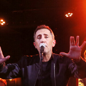 Gad Elmaleh présente en avant-première son album où il intérprète les grands succès de Claude Nougaro lors d'un concert privé (30 personnes) sur la péniche "Maison Claude Nougaro" à Toulouse, le 24 août 2020.