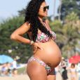 Eniko Parrish (enceinte), la femme de Kevin Hart, profite de la plage avec ses enfants à Santa Barbara. Le 15 août 2020 .