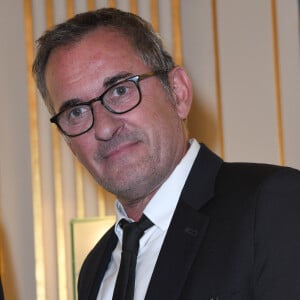 Christophe Dechavanne reçoit le grade d'Officier des Arts et des Lettres au Ministère de la Culture à Paris le 15 mai 2019. © Coadic Guirec / Bestimage