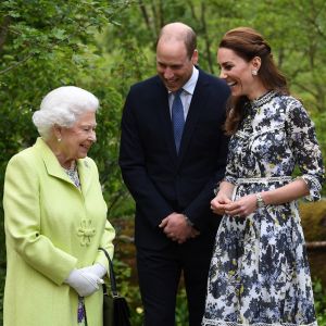La reine Elizabeth II d'Angleterre, le prince William, duc de Cambridge, et Catherine (Kate) Middleton, duchesse de Cambridge, en visite au "Chelsea Flower Show 2019" à Londres, le 20 mai 2019.