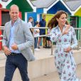 Le prince William et la duchesse Catherine de Cambridge (vêtue d'une robe Emilia Wickstead) visitaient le 5 août 2020 Barry Island, au Pays de Galles.