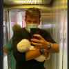 Benjamin Castaldi avec son fils dans les bras sur Instagram, fin août 2020.