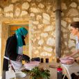 La reine Rania de Jordanie rend visite à la réserve forestière d'Ajloun et au Reef Springs Resort où elle a vu les activités touristiques proposées et les produits locaux du gouvernorat d'Ajloun le 21 juillet 2020.