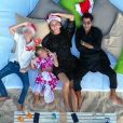 Jamel Debbouze souhaite une bonne année 2020 à ses fans sur Instagram, avec une photo de lui, sa femme Mélissa Theuriau et leurs deux enfants Léon et Lila. Photo publiée le 1er janvier 2020.