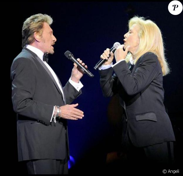 Johnny Hallyday Il A Rejoint Sylvie Vartan Sur La Scene D Un Olympia En Delire Le Public A Refuse De Quitter La Salle Reactualise Purepeople