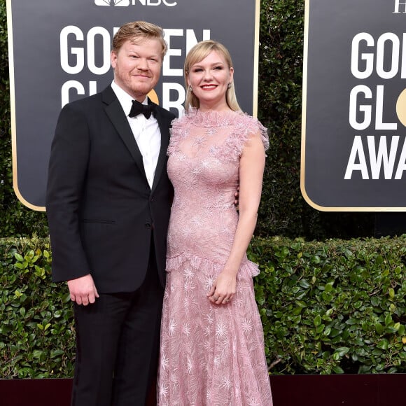 Jesse Plemons, Kirsten Dunst lors du photocall de la 77e cérémonie annuelle des Golden Globe Awards au Beverly Hilton Hotel à Los Angeles le 5 janvier 2020.