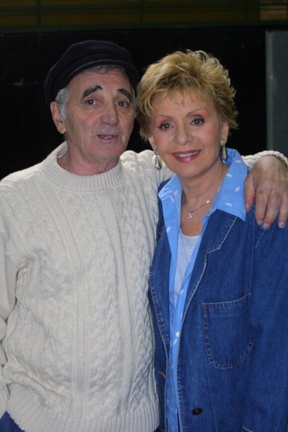 Archives - Charles Aznavour et Annie Cordy sur le tournage du film "Passage du bac" en 2001  