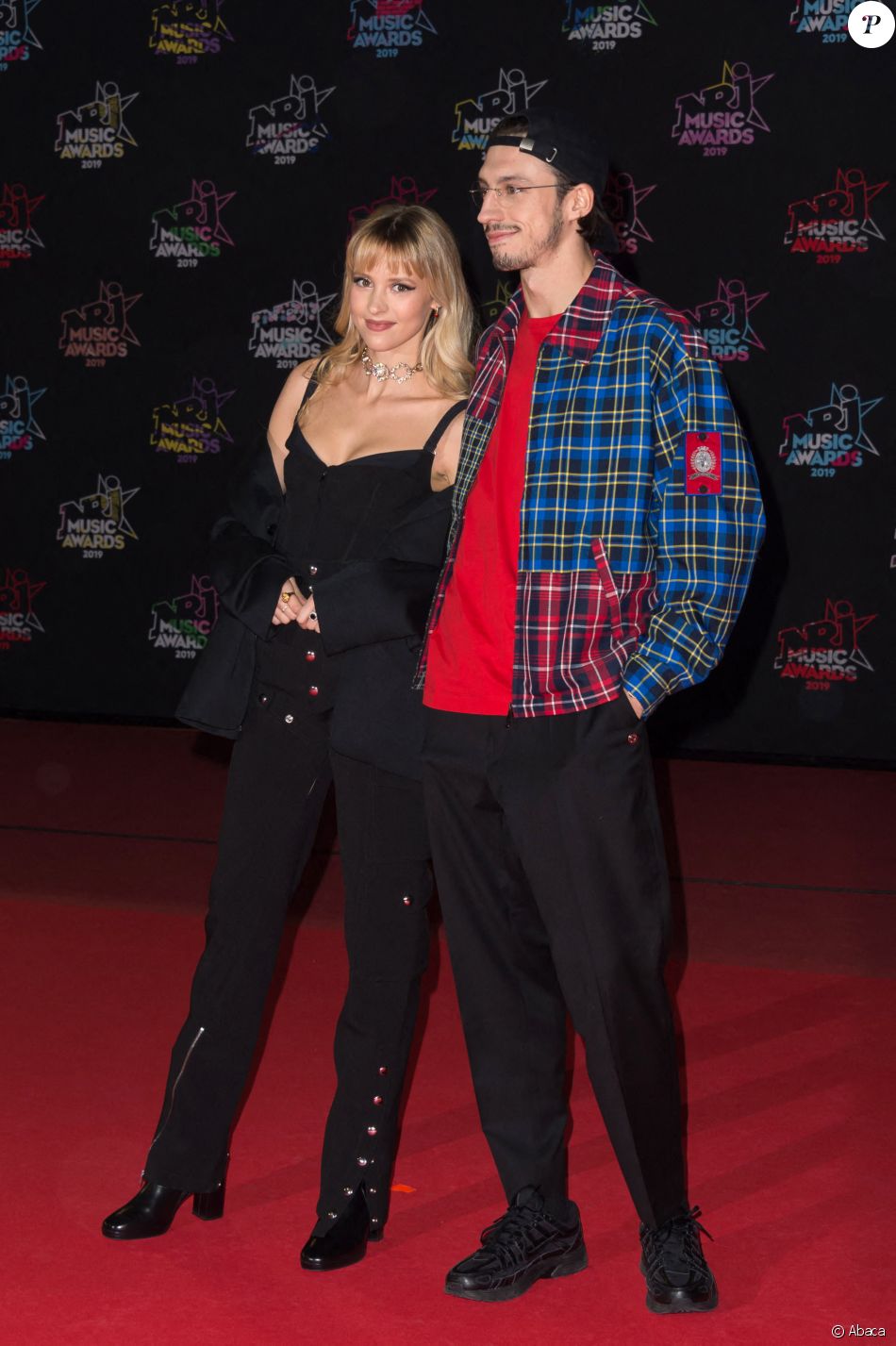  Angèle et son frère Roméo Elvis aux NRJ Music Awards à Cannes, le 9 novembre 2019.  