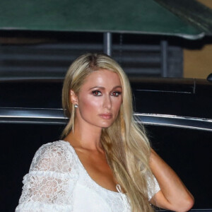 Paris Hilton est allée diner au restaurant Nobu dans le quartier de Malibu à Los Angeles pendant l'épidémie de coronavirus (Covid-19), le 29 août 2020