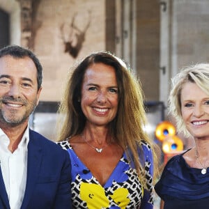 Exclusif - Bernard Montiel, Laurence Jenkell et Sophie Davant - Backstage de l'enregistrement de l'émission prime "Affaire conclue" dans les écuries du château de Chantilly, présentée par S.Davant et qui sera diffusée sur France 2 le 15 septembre 2020. Le 9 juillet 2020 © Guillaume Gaffiot / Bestimage