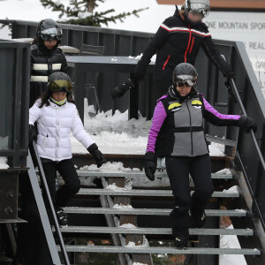 Exclusif - Joy Hallyday, Jade Hallyday et Mathilde Balland - Laeticia Hallyday et son compagnon Pascal Balland lors d'une journée au ski à la station "Big Sky" dans le Montana avec leurs filles respectives, le 16 février 2020.