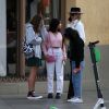 Exclusif - Laeticia Hallyday et ses filles Jade et Joy font du shopping dans une boutique de sport à Santa Monica le 18 janvier 2020. Elles sont ensuite allées déjeuner au restaurant Sushi Roku, avant de rejoindre Mathilde Balland un peu plus loin sur la 3rd Street Promenade à Santa Monica.