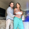 Chrissy Teigen, enceinte, et son ami Jake Arnold.