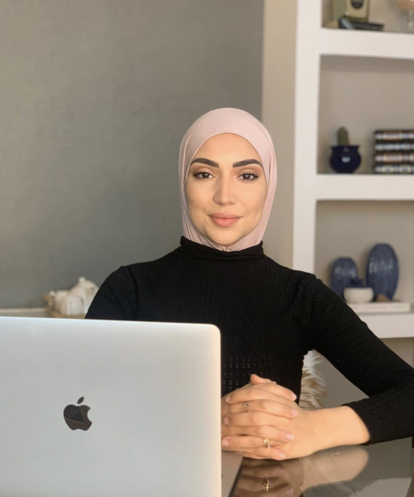 La youtubeuse algérienne Noor, aux plus d'1,8 million d'abonnés sur Instagram, a livré son témoignage dans le numéro "Algérie, le pays de toutes les révoltes" d'"Enquête Exclusive".