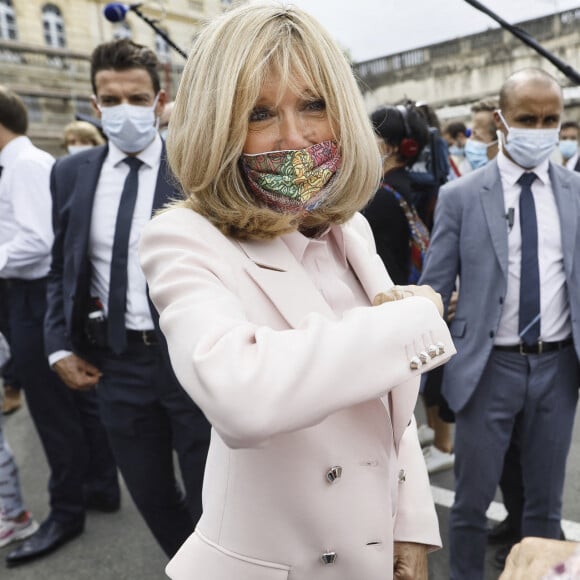 Visite de l'Hôtel de Polignac, à l'occasion des journées européennes du patrimoine et de la troisième édition du Loto du Patrimoine. Brigitte Macron, le 18 Septembre 2020. © Sébastien Ortola / Pool / Bestimage