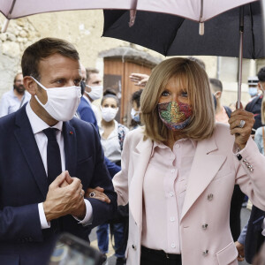 Visite de l'Hôtel de Polignac, à l'occasion des journées européennes du patrimoine et de la troisième édition du Loto du Patrimoine. Emmanuel Macron, Président de la République, et son épouse Brigitte Macron - Condom. © Sébastien Ortola / Pool / Bestimage