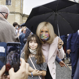 Visite de l'Hôtel de Polignac, à l'occasion des journées européennes du patrimoine et de la troisième édition du Loto du Patrimoine. Brigitte Macron, à Condom, le 18 Septembre 2020. © Sébastien Ortola / Pool / Bestimage