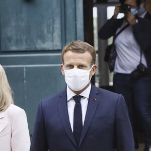 Emmanuel Macron, Président de la République, et sa femme, Brigitte Macron, visitent l'Hôtel de Polignac, à l'occasion des journées européennes du patrimoine et de la troisième édition du Loto du Patrimoine. Selectionné en 2018 parmi les 18 sites emblématiques du Loto du Patrimoine, l'Hôtel de Polignac est actuellement en pleine restauration. A Condom, le 18 Septembre 2020. © Sébastien Ortola / Pool / Bestimage