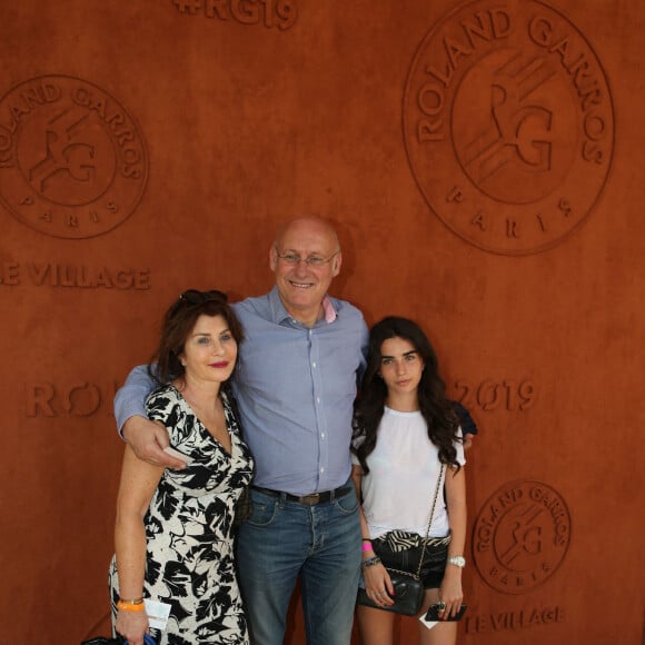 Bernard Laporte avec sa femme Manon Laporte Sieraczek et leu fille au village lors des internationaux de tennis de Roland Garros à Paris, France, le 2 juin 2019. © Jacovides-Moreau/Bestimage