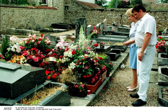 La tombe de Romy Schneider à Boissy-sans-Avoir dans les Yvelines, en 1992.