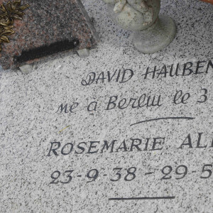 La tombe de Romy Schneider à Boissy-sans-Avoir dans les Yvelines, le 3 mai 2013.