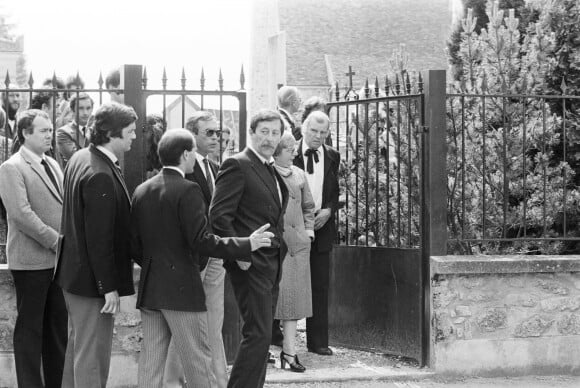 En France, à Boissy-sans-Avoir dans les Yvelines, Jean Rochefort lors des obsèques de Romy Schneider. Le 2 juin 1982