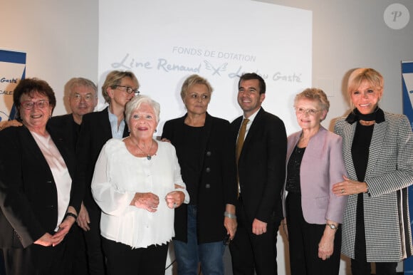 Marie-Claude Lebret, Dominique Besnehard, Claude Chirac, Line Renaud, Muriel Robin, Guillaume Canaud, Françoise Barré-Sinoussi et Brigitte Macron - 1ère édition de la remise du prix "Line Renaud - Loulou Gasté", pour la recherche médicale, à la Maison de la Recherche à Paris. Le 25 octobre 2019 © Coadic Guirec / Bestimage