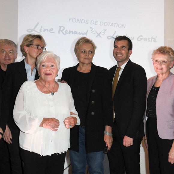 Marie-Claude Lebret, Dominique Besnehard, Claude Chirac, Line Renaud, Muriel Robin, Guillaume Canaud, Françoise Barré-Sinoussi et Brigitte Macron - 1ère édition de la remise du prix "Line Renaud - Loulou Gasté", pour la recherche médicale, à la Maison de la Recherche à Paris. Le 25 octobre 2019 © Coadic Guirec / Bestimage