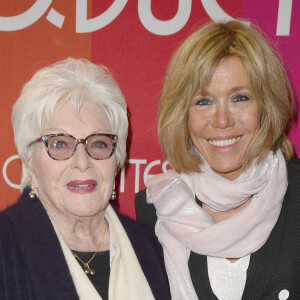 Line Renaud et Brigitte Trogneux-Macron (femme de Emmanuel Macron) - Générale du spectacle "Les Coquettes" au Grand Point Virgule à Paris le 4 avril 2016. © Coadic Guirec/Bestimage