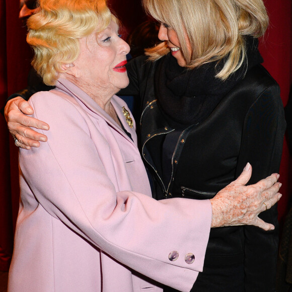 Exclusif - Line Renaud et Brigitte Macron (Brigitte Trogneux) - Représentation de la pièce "Pleins Feux" au théâtre Hébertot à Paris le 2 février 2017. © Coadic Guirec/Bestimage