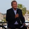 Jean-Pierre Pernaut est venu remettre au maire de Sanary le titre de plus beau marché de France en direct lors du JT de TF1 le 9 mai 2018. © Dominique Leriche / Nice / Matin / Bestimage