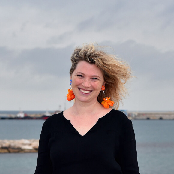 Cécile Bois, actrice française - Photocall au MIP TV 2016 afin de présenter "Candice Renoir". Le 4 avril 2016 à Cannes. Le MIPTV est le marché international et le forum de création de contenu pour tous écrans. A Cannes, en avril, le MIPTV est le rendez-vous majeur de la création, la co-production, l'achat, la vente, le financement et la distribution des contenus audiovisuels et online tous supports confondus. © Bruno Bebert / Bestimage