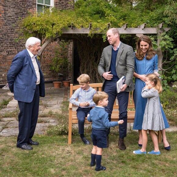 Kate Middleton, le prince William et leurs enfants, George, Charlotte et Louis, assistent à une projection privée du film "A Life On Our Planet", du journaliste et scientifique David Attenborough. Photos dévoilées par le palais de Kensington sur Instagram, 2020.