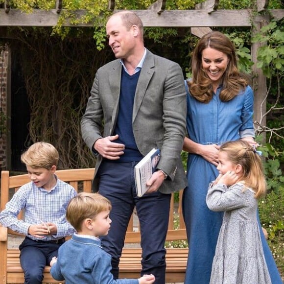 Kate Middleton, le prince William et leurs enfants, George, Charlotte et Louis, assistent à une projection privée du film "A Life On Our Planet", du journaliste et scientifique David Attenborough. Photos dévoilées par le palais de Kensington sur Instagram, 2020.