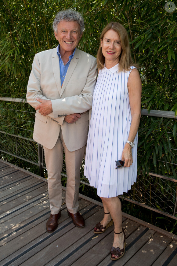 Nelson Monfort et sa femme Dominique au village lors des internationaux de France de Roland Garros à Paris, le 1er juin 2017. © Dominique Jacovides - Cyril Moreau/ Bestimage 